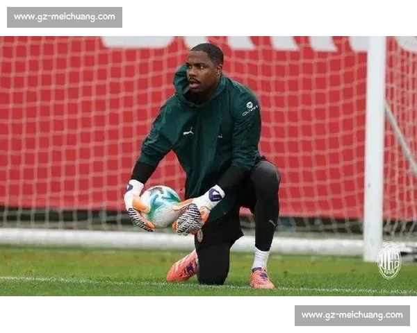 米兰训练两极分化：奇克归队合练，埃斯图皮尼安单独康复战亚特兰大