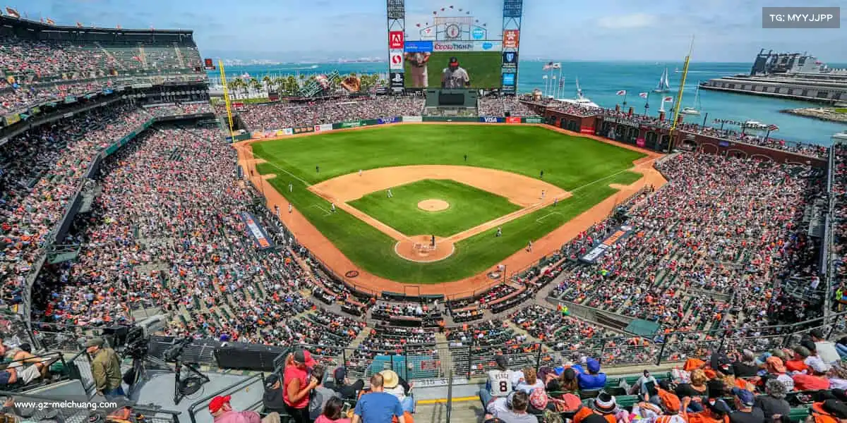 <strong>DB电竞官网</strong>⚽激情在赛场燃烧，梦想从这里起航 —— 一起奔赴热爱的运动世界！